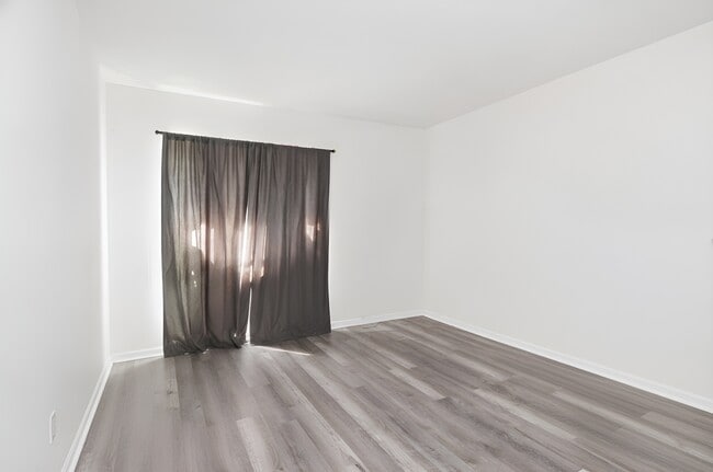 Photo - 1545 E 21st St