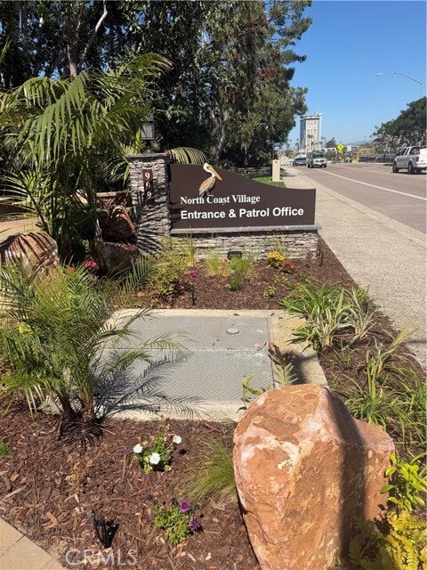 Photo - 999 N Pacific St