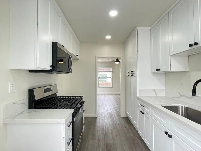 Building Photo - 540 N 4th St Unit 542.5