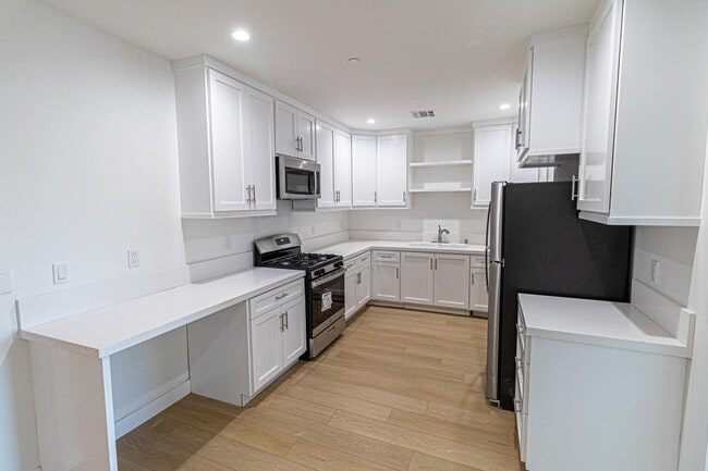 Photo - 3672 W Imperial Hwy Unit 404