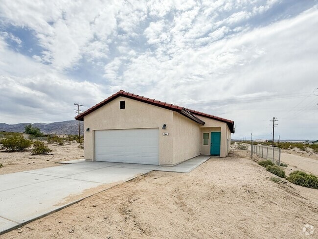 Building Photo - 29 Palms Home with Solar