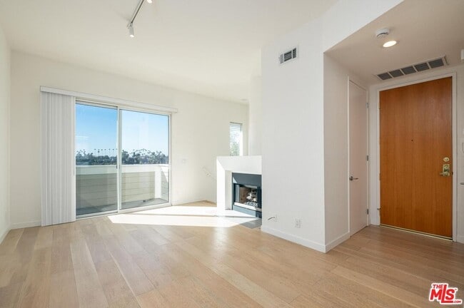 Photo - 1653 Micheltorena St Unit 1