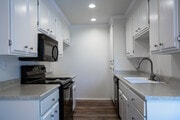 2BR, 1BA - 950 SF - Casa Walker Apartments