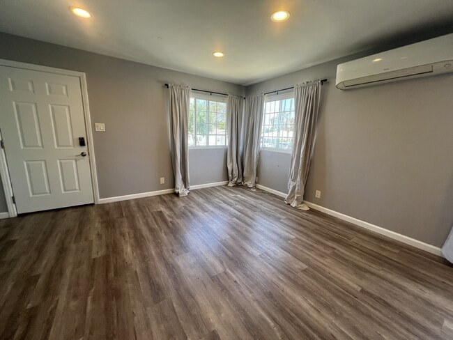 Photo - 6373 Osler St