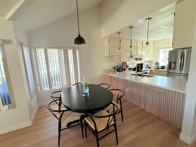 Building Photo - 2109 Northshore Dr Unit C