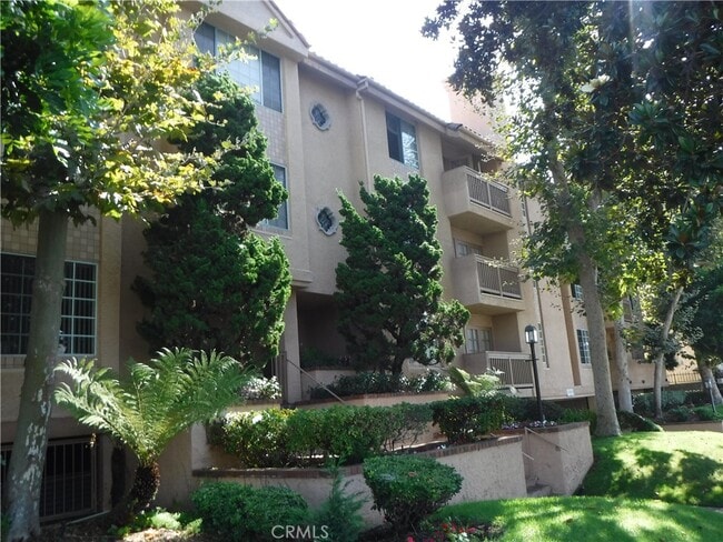 Building Photo - 1616 S Barrington Ave Unit 204-204 Rental