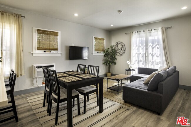 Photo - 1559 1/2 S Harvard Blvd