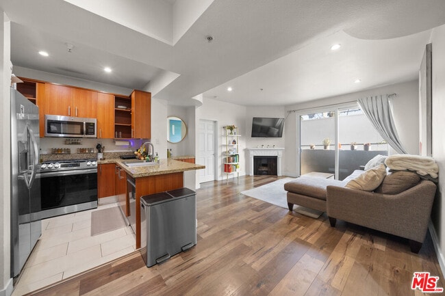 Photo - 620 S Gramercy Pl Unit 228