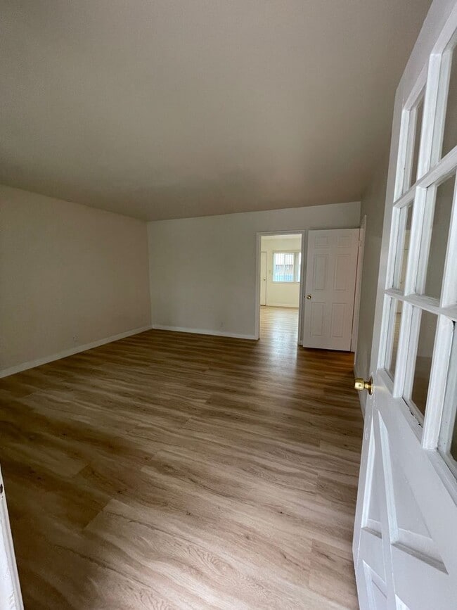 Photo - 15550 Vanowen St Unit 5