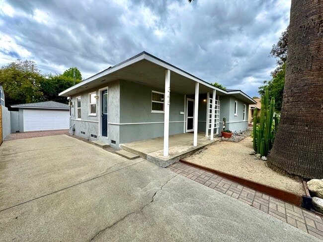 Photo - Fabulous 3 bedroom 1 bathroom updated home