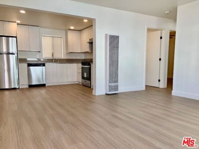 Photo - 626 N Kingsley Dr Condo