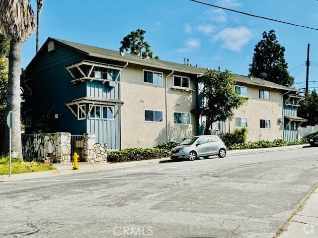 Building Photo - 26110 Cayuga Ave Rental