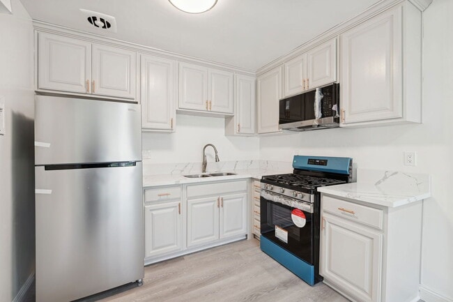 Photo - 337 Rexford Dr Unit 1