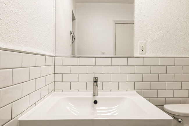 Bathroom - 3611 1/2 W 4th St Unit 3611.5