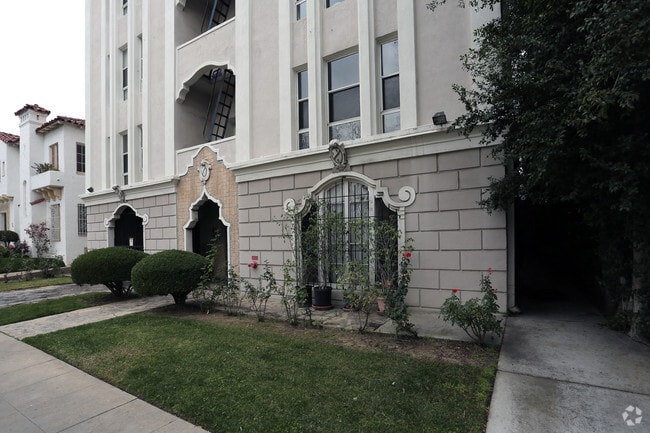 152 S Sycamore Ave - 152 S Sycamore Ave