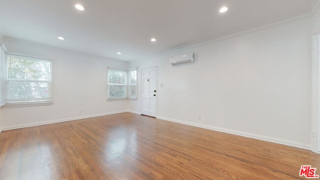 Photo - 3368 Rowena Ave