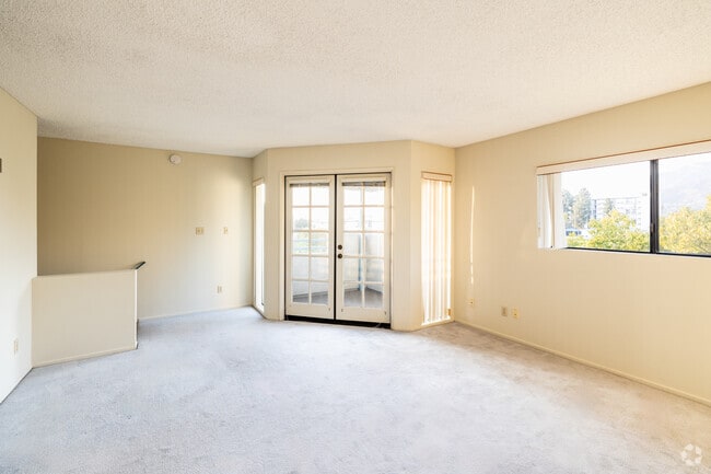 Interior Photo - 420-422 Milford St Rental