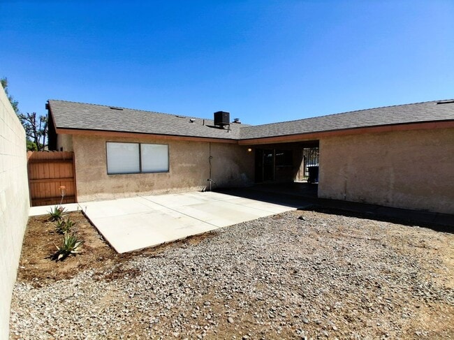 Photo - 1467 Winston Ct