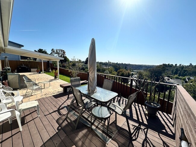 Building Photo - Large 3BD/2BA w/ Private Backyard!