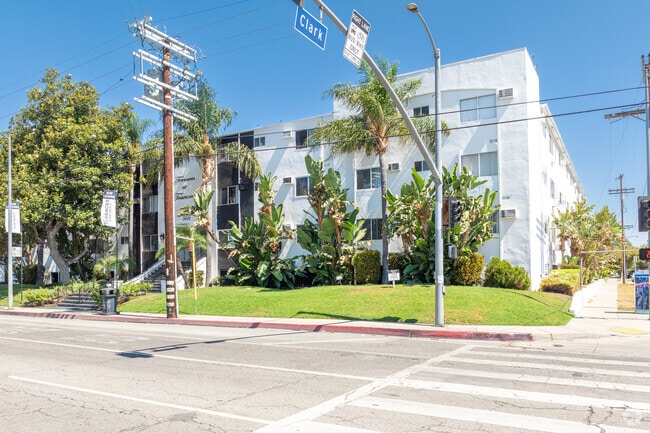 Building Photo - Terraces at Toscana