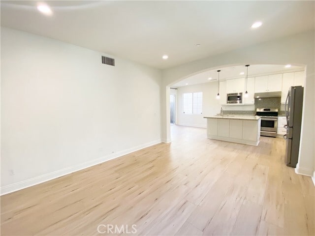 Photo - 111 Painted Trellis