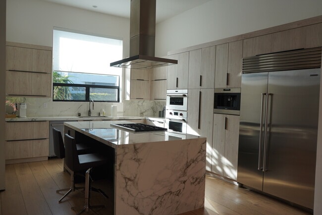 Photo - 738 N Sierra Bonita Ave