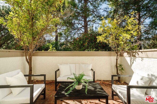 Photo - 17158 Palisades Cir