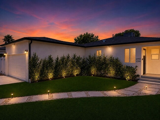Photo - 12542 Emelita St