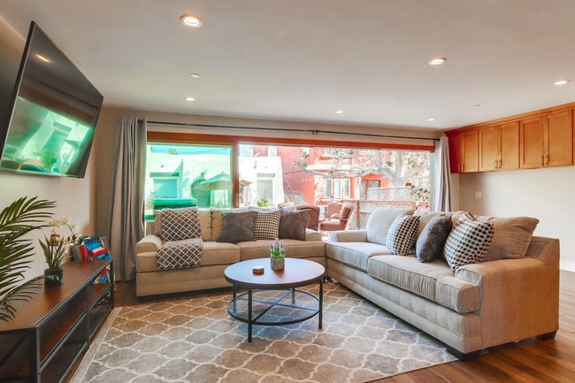 Photo - 745 Island Ct