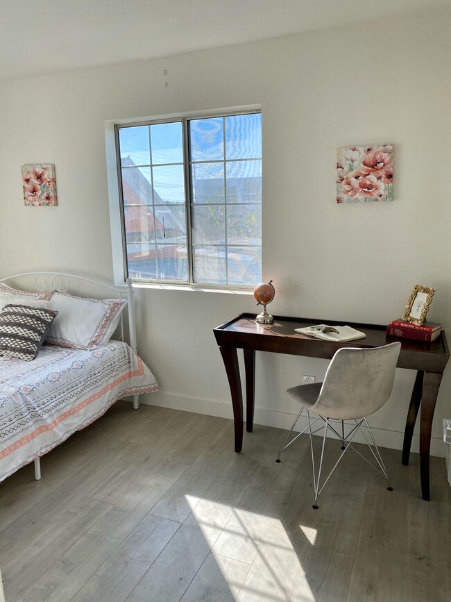 Photo - 1585 W 35th Pl