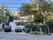 wide shot of house - 2366 Nichols Canyon Rd