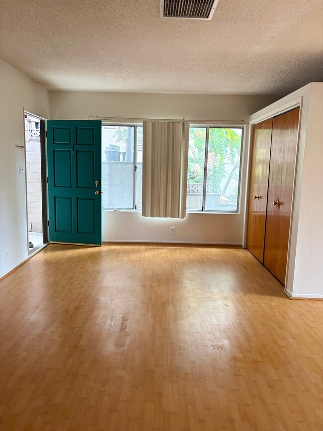Building Photo - 6825 Whitley Ter Unit 1 Rental