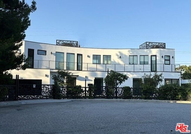 Building Photo - 4338 Huntley Ave
