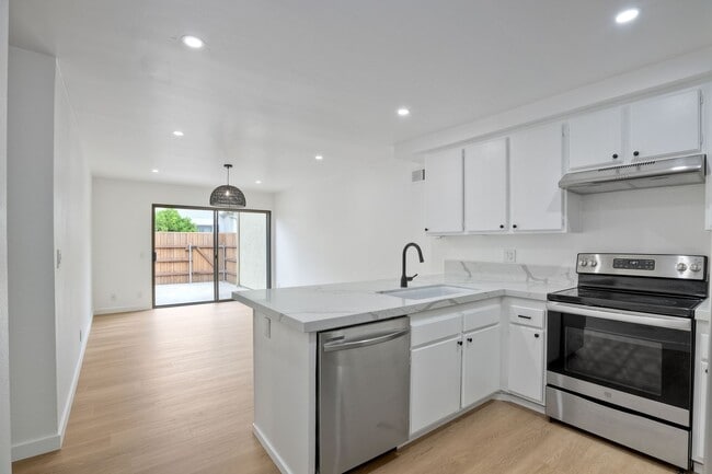 Photo - 5260 Rimpark Ln