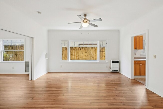 Building Photo - 1015 3/4-929 W Kensington Rd Unit 927