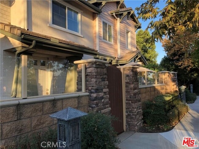 Building Photo - 9497 Jack Rabbit Dr Unit 106