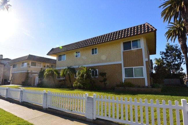 Building Photo - 1315 Palm Ave Unit A