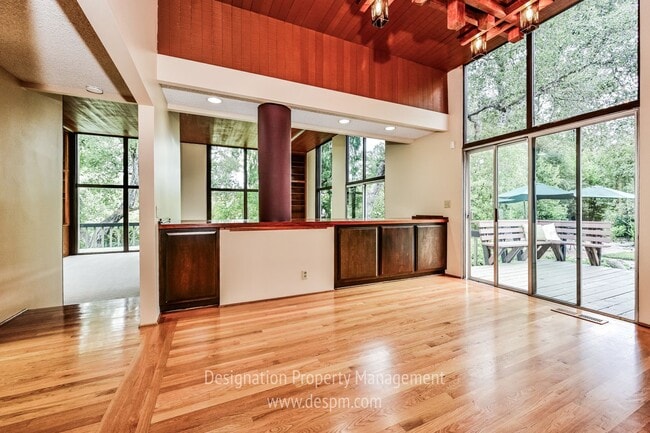 Photo - 3 BR 2 BA La Canada Flintridge 3 car garage