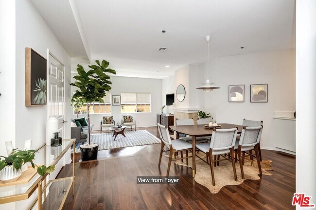 Building Photo - 850 N Poinsettia Pl Unit 2