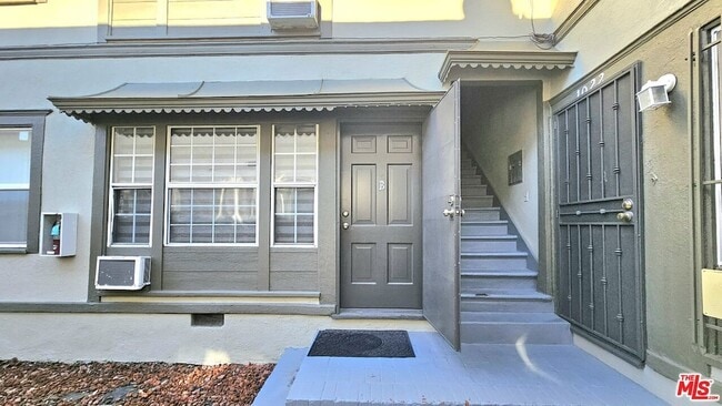 Building Photo - 1022 S Norton Ave Unit B