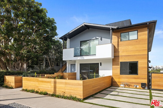 Building Photo - 2918 3rd St Unit 2