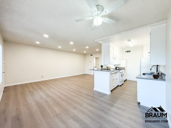 Photo - 6041 Whitsett Ave Apartment Unit 305
