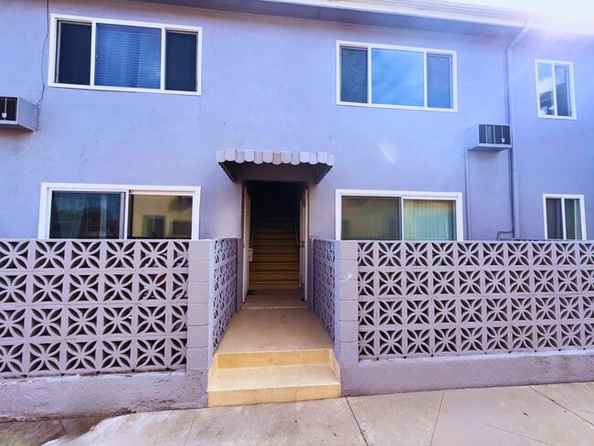 Building Photo - 11118 Newville Ave