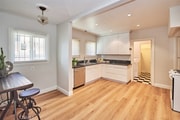 Kitchen - 6669 De Longpre Ave Unit Studio
