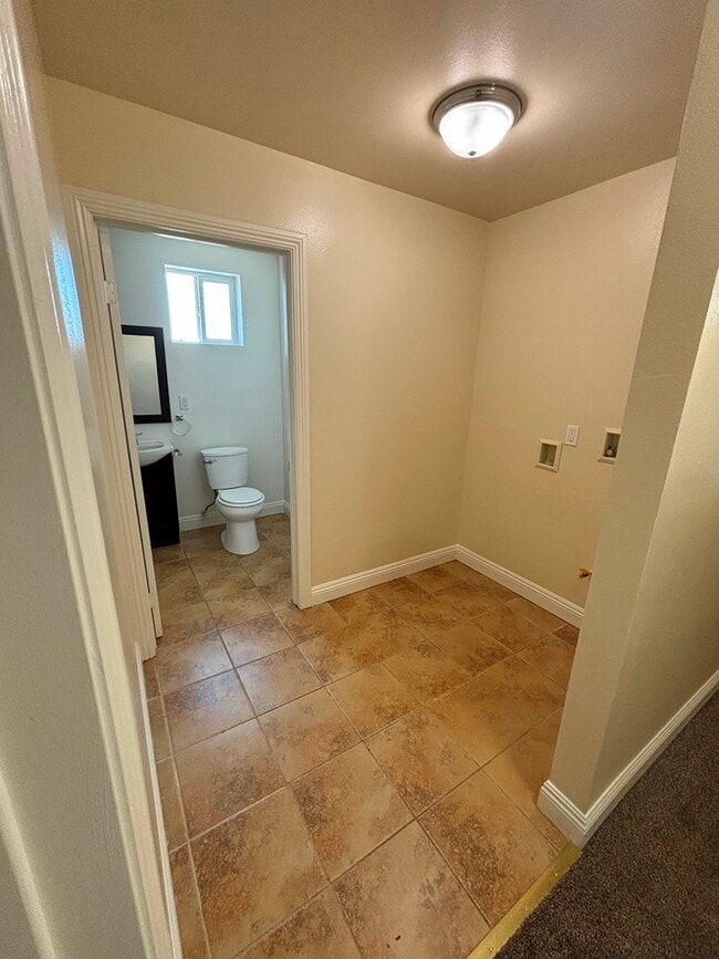 Photo - 739 E 79th St