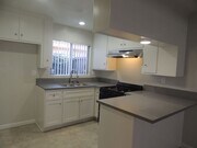 Photo - Renovated Townhouse in Paramount w/ Parkin...