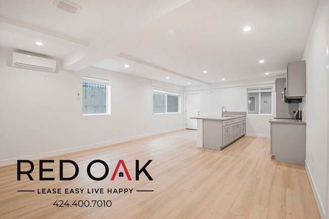 Building Photo - 6738 Independence Ave Unit A2