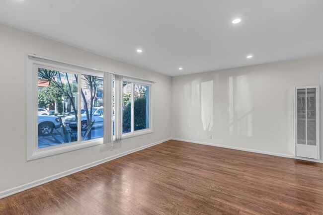 Building Photo - 14616 Magnolia Blvd