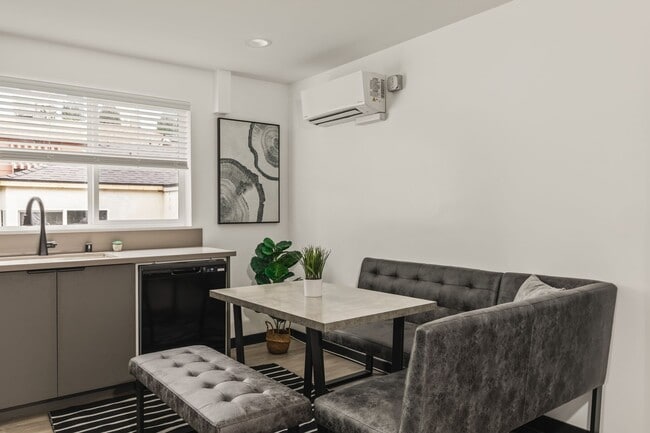 Photo - A 5 bedroom, 4 bathroom Fully Furnished Apartment at 1515 1/2 Selby Ave. Unit Entire Apartment