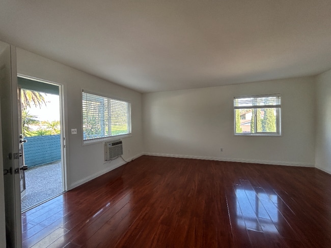 Photo - 2340 W Greenacre Ave Unit 3